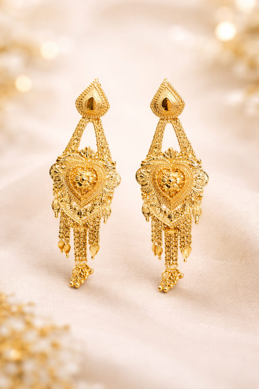 Regal Gold Pendant Necklace Set