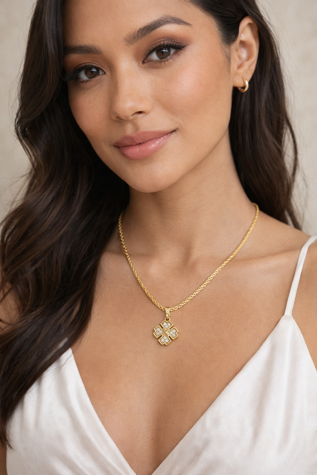 Elegant Gold Clover Diamond Pendant