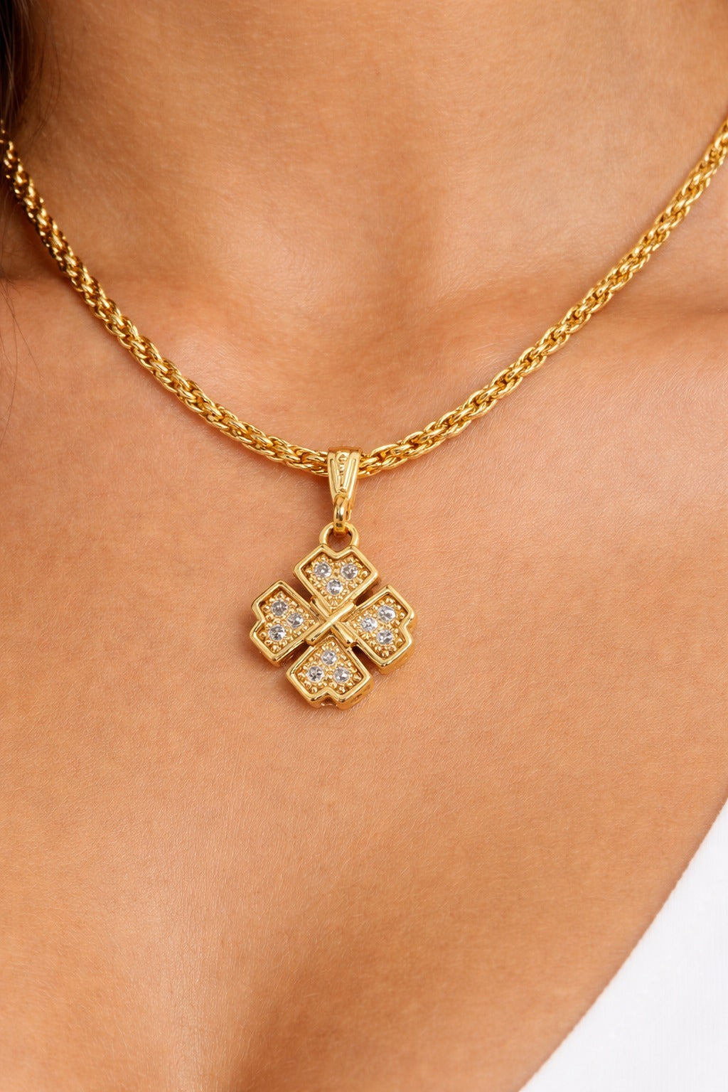 Elegant Gold Clover Diamond Pendant