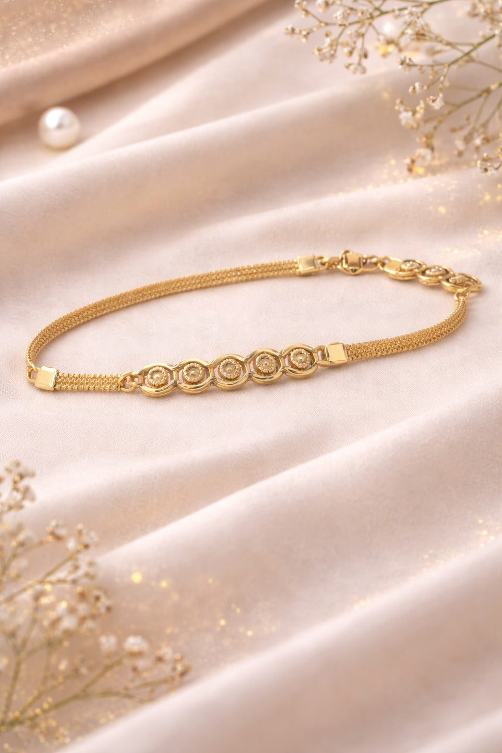 Elegant Gold Bracelet with Circular Diamond-Cut Design