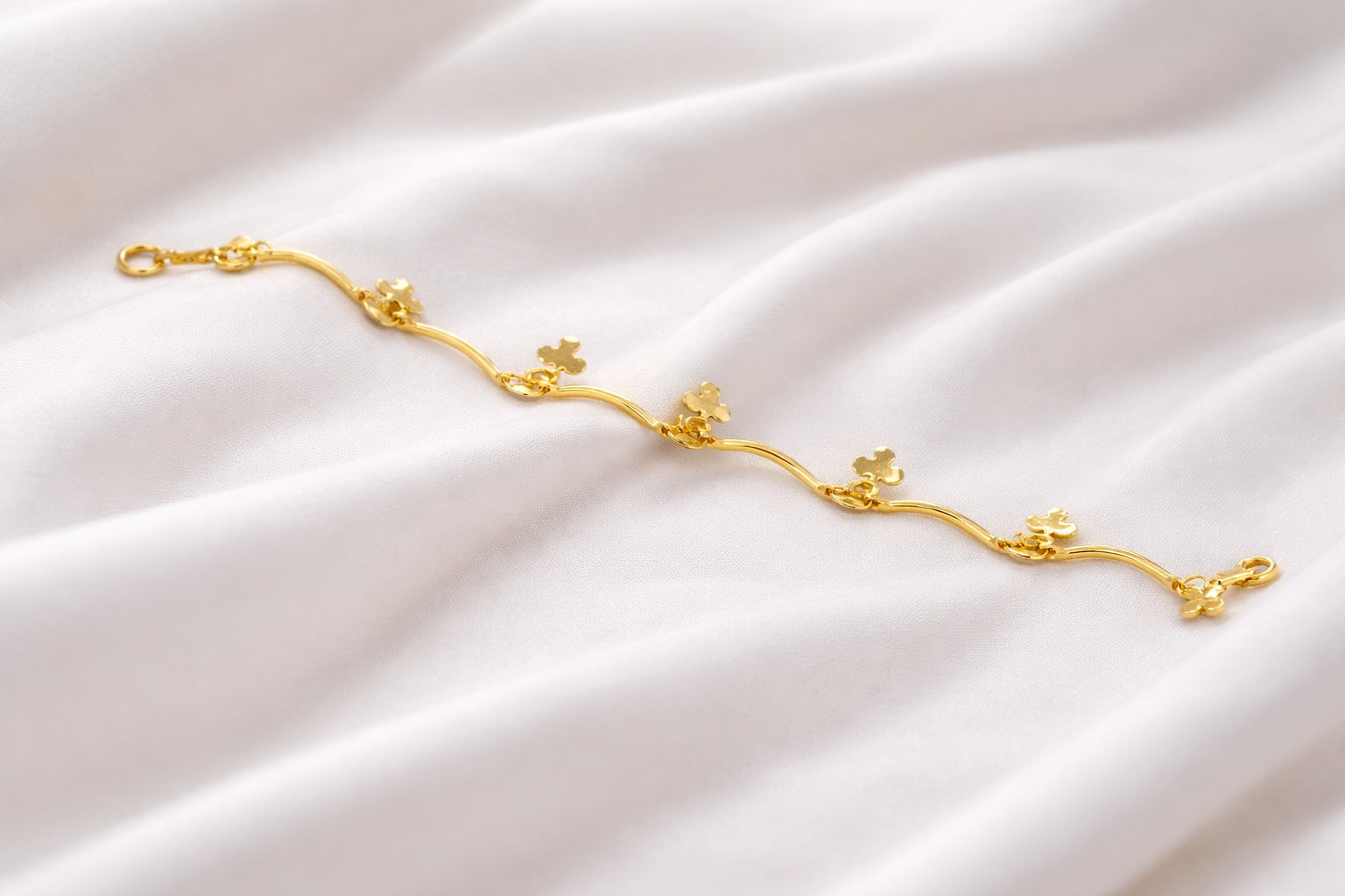 Elegant Gold Clover Charm Bracelet