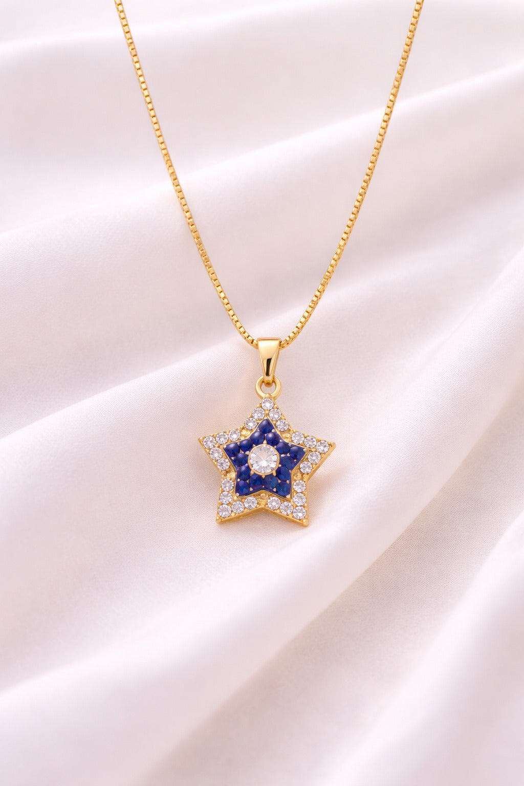 Elegant Gold Star Pendant