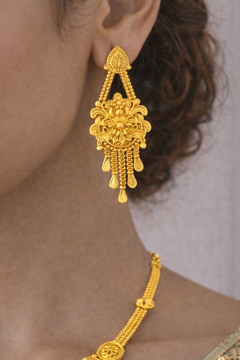 Royal Heritage Gold Pendant Necklace Set