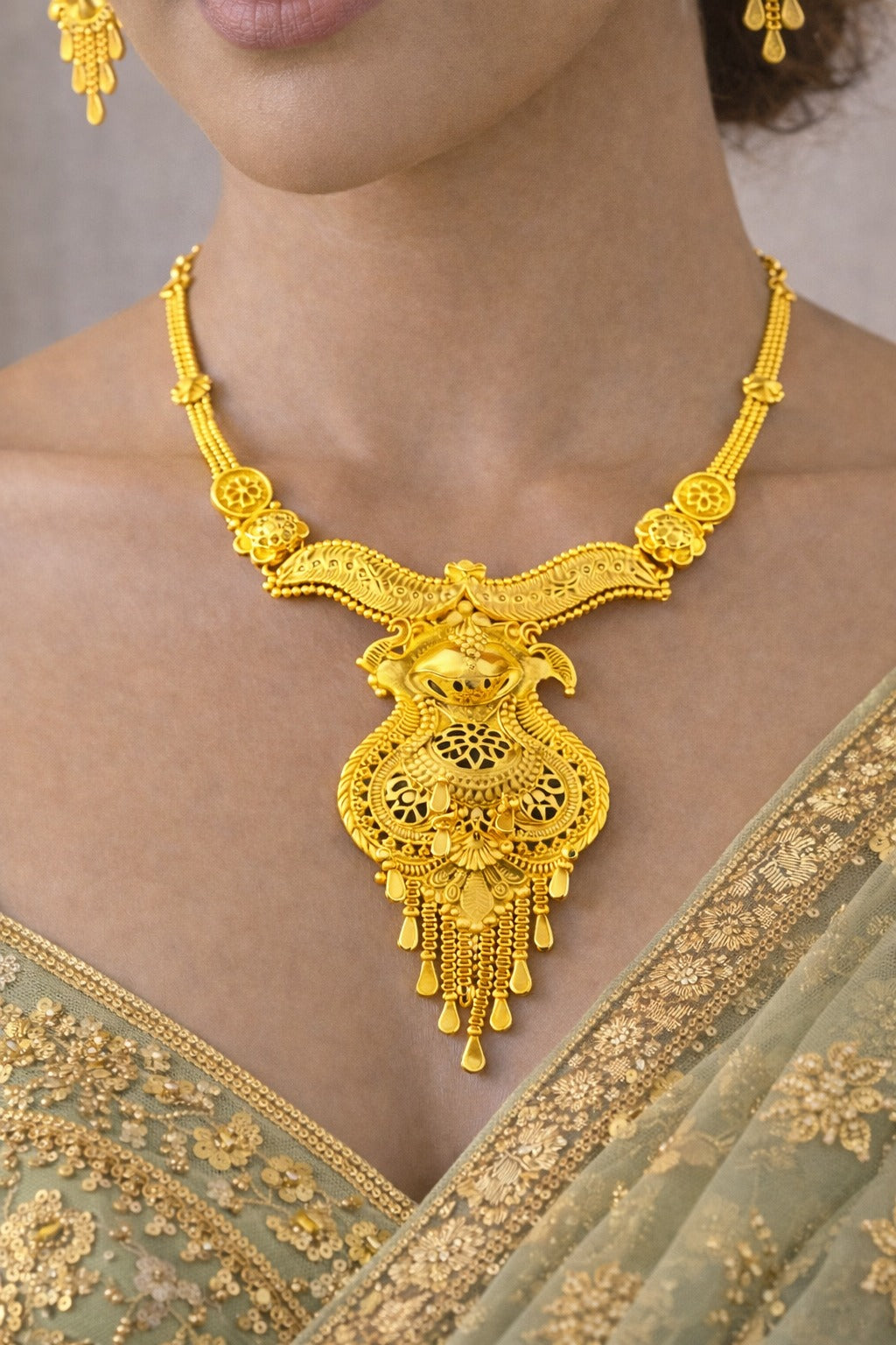 Royal Heritage Gold Pendant Necklace Set