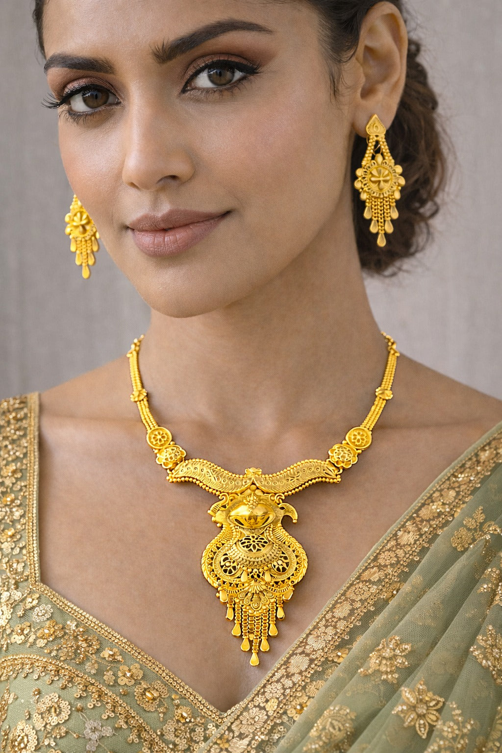 Royal Heritage Gold Pendant Necklace Set