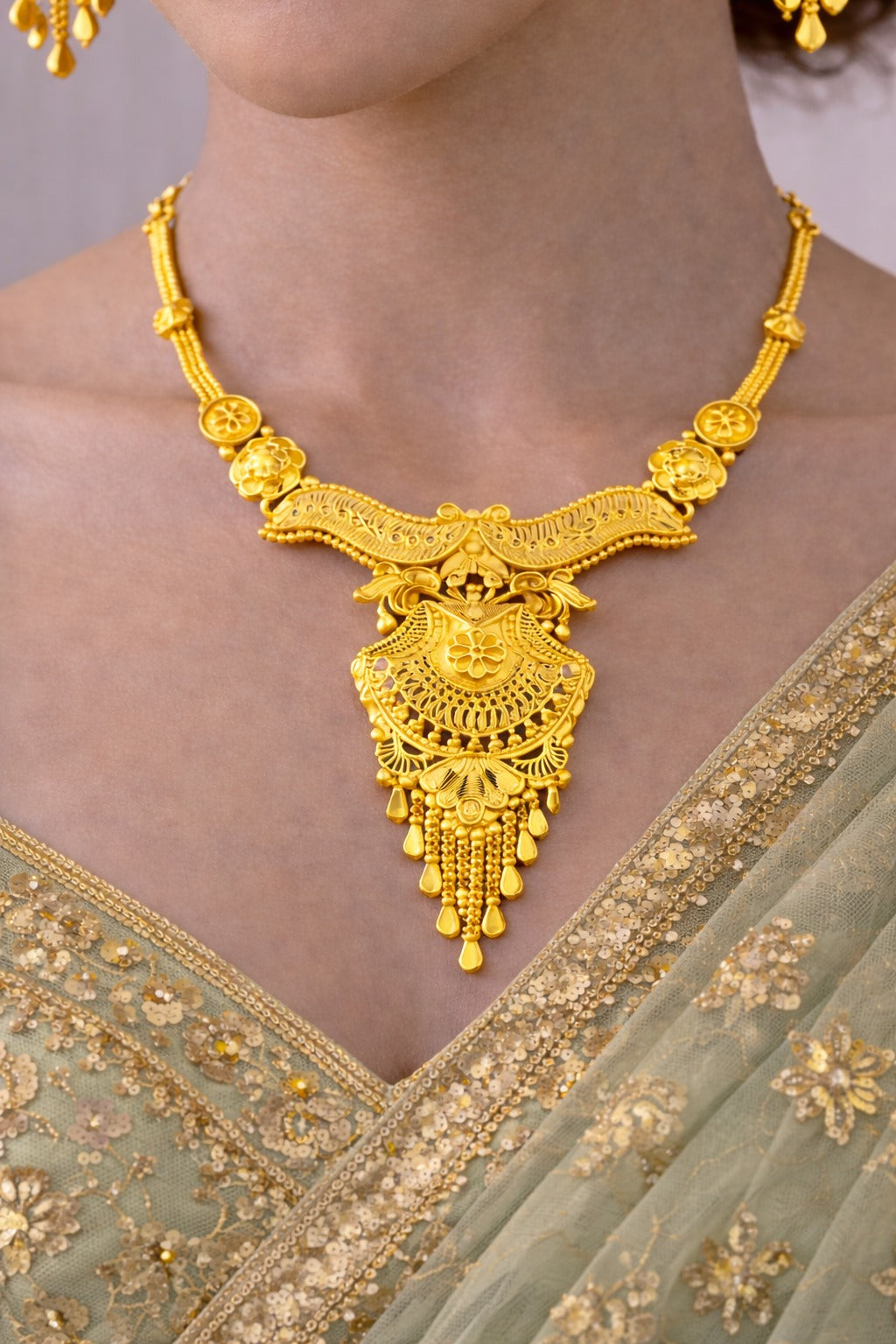 Royal Heirloom Pendant Gold Necklace Set
