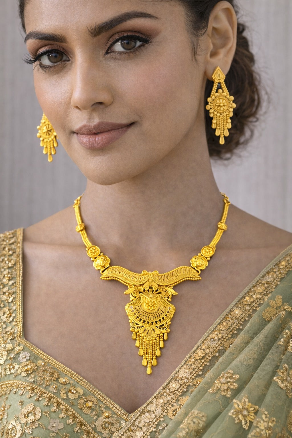Royal Heirloom Pendant Gold Necklace Set