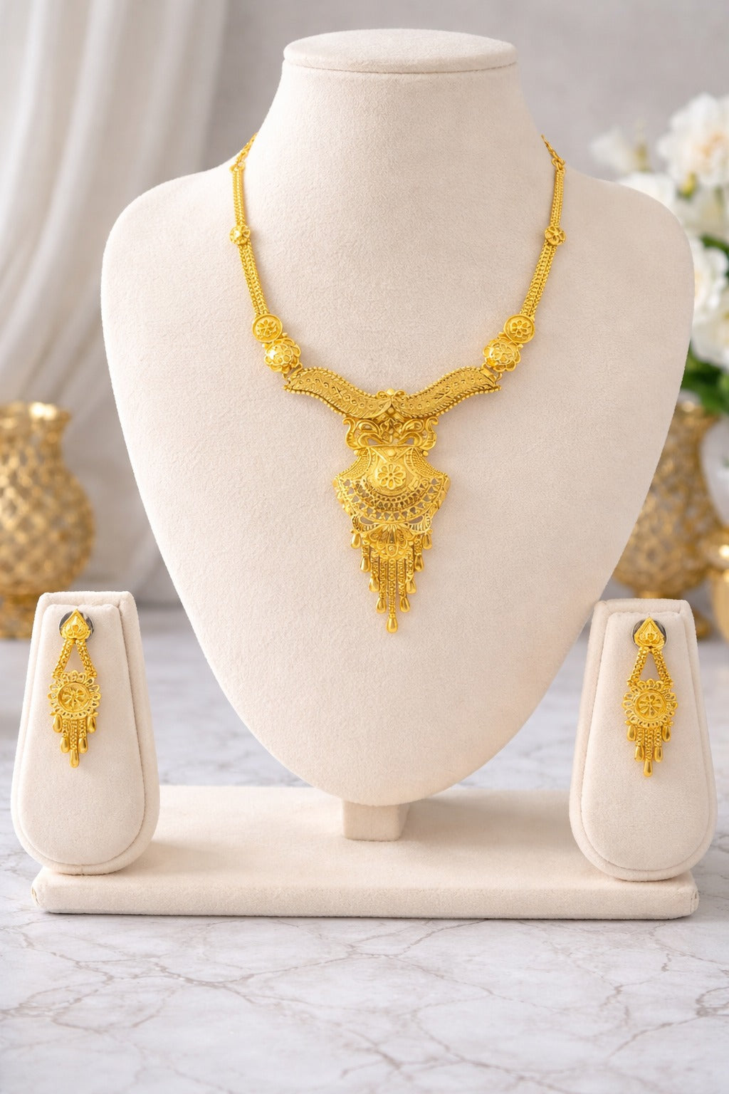 Royal Heirloom Pendant Gold Necklace Set