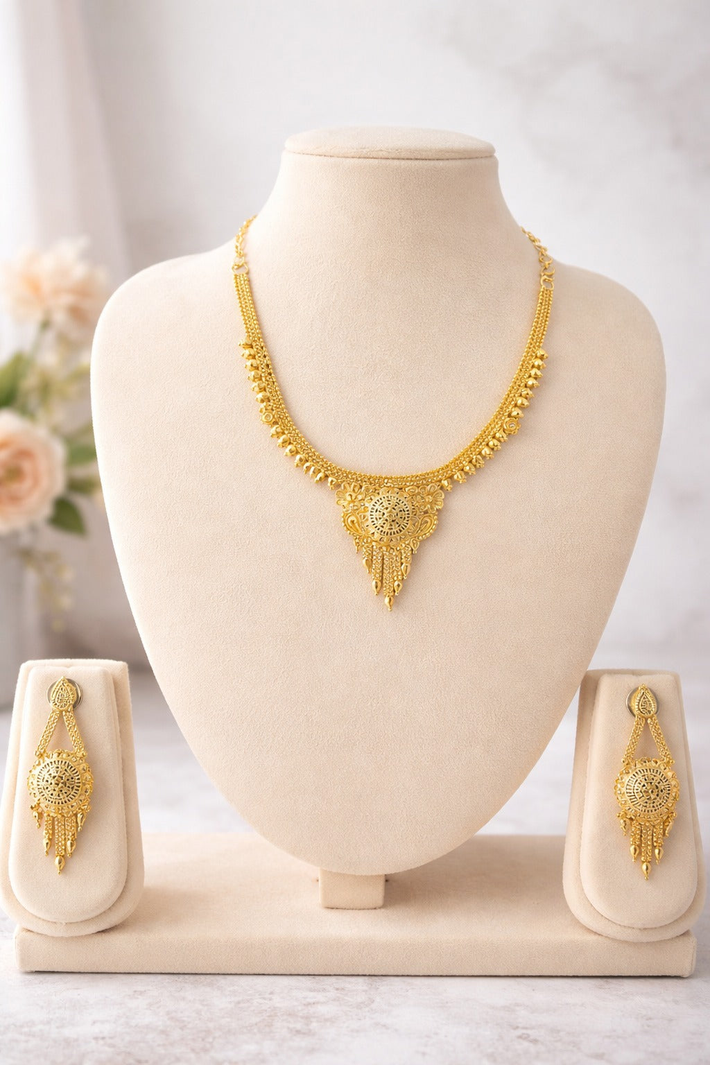 Royal Filigree Gold Necklace Set with Heritage Pendant & Statement Earring