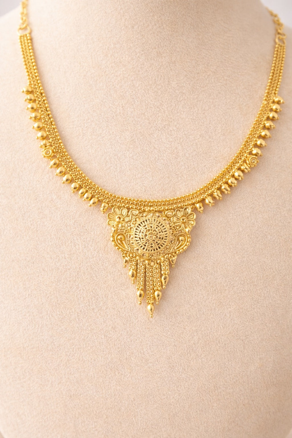 Royal Filigree Gold Necklace Set with Heritage Pendant & Statement Earring