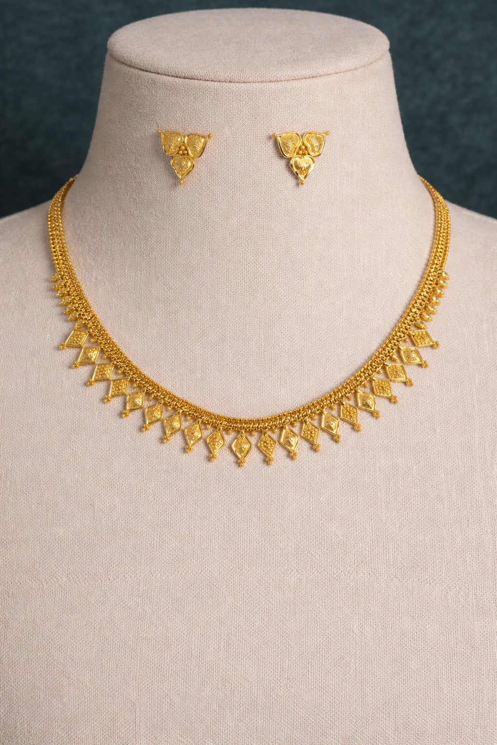 Royal Filigree Gold Drop Necklace Set