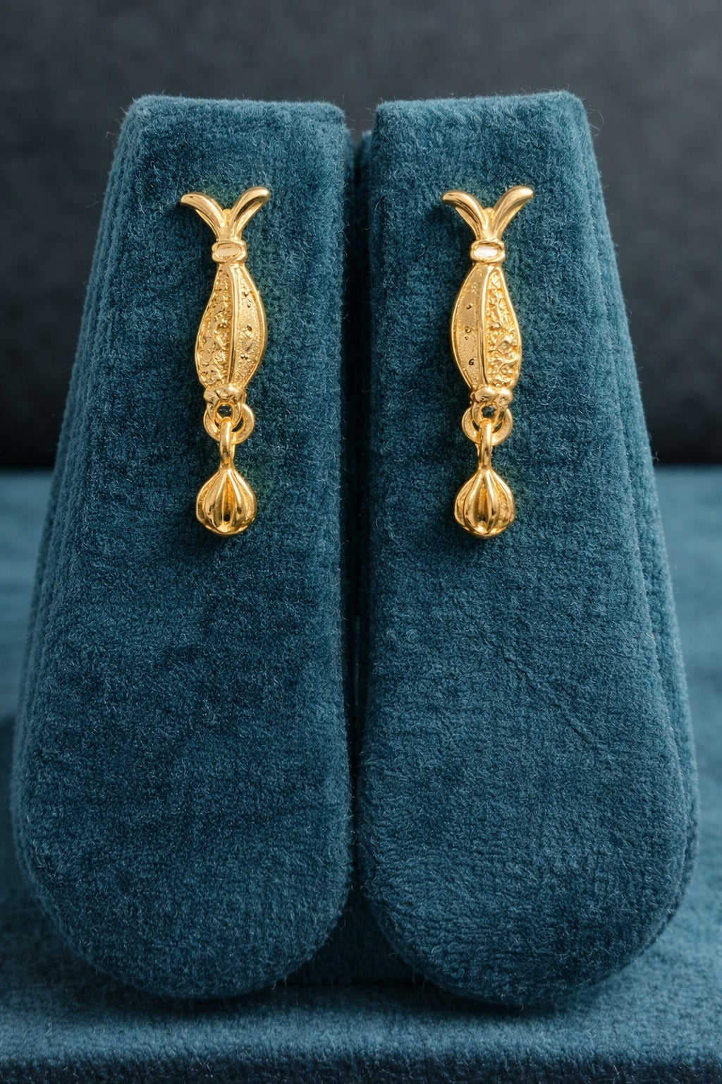 Elegant Floral Drop Gold Necklace Set