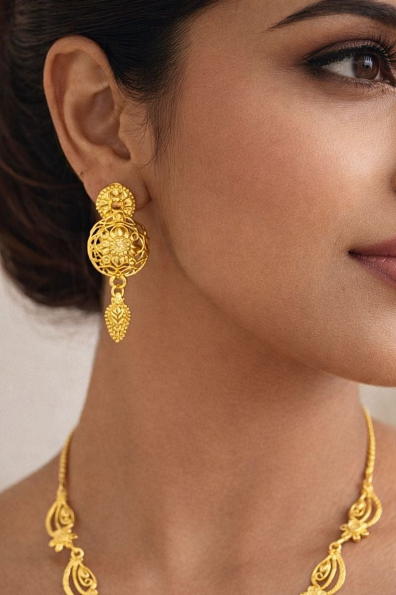 Elegant Floral Medallion Gold Necklace Set