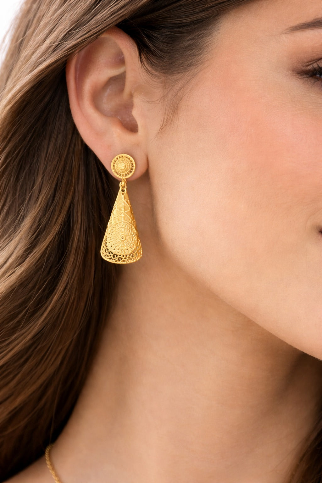 Royal Filigree Gold Pendant Necklace Set with Matching Earrings