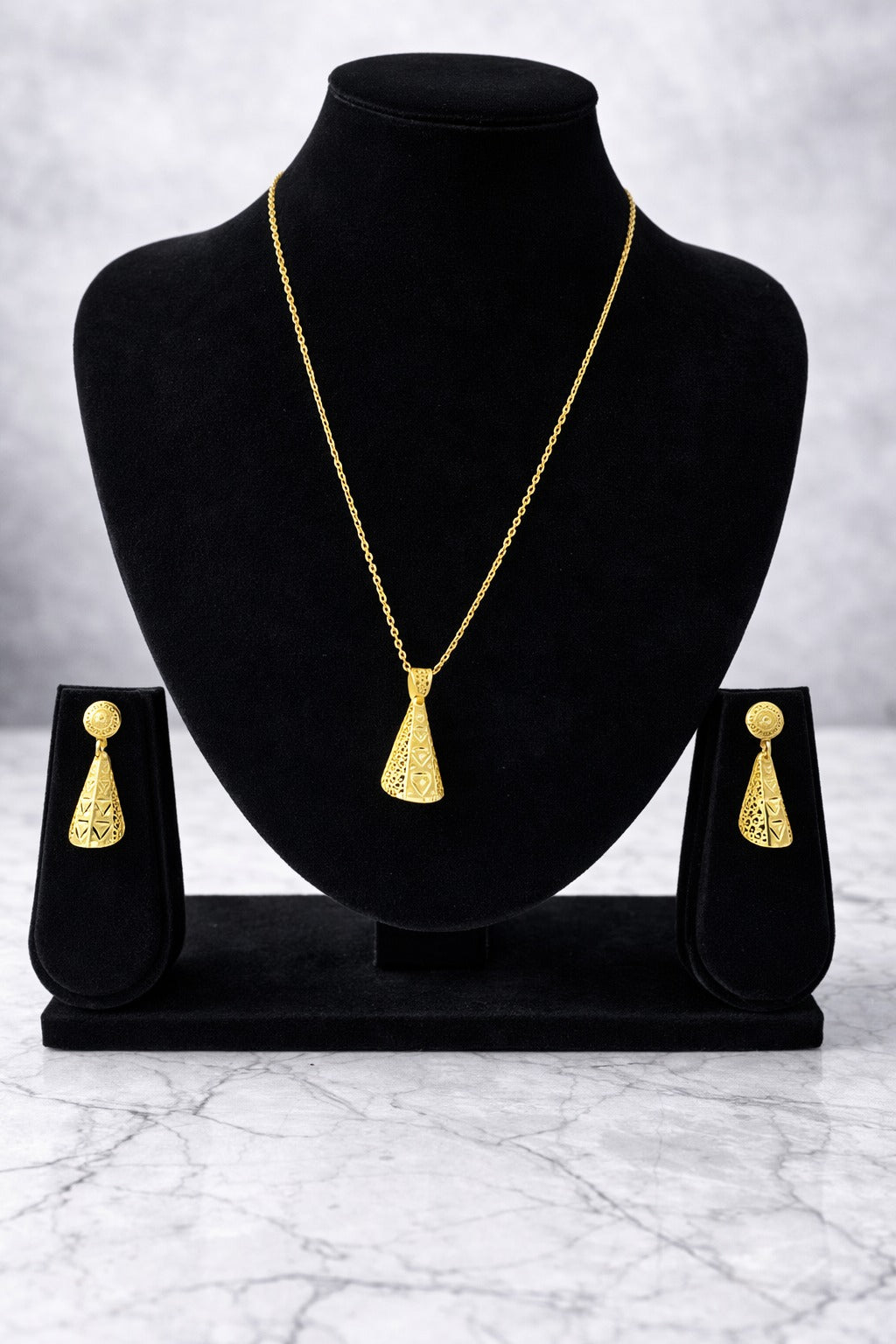 Royal Filigree Cone Pendant Necklace Set