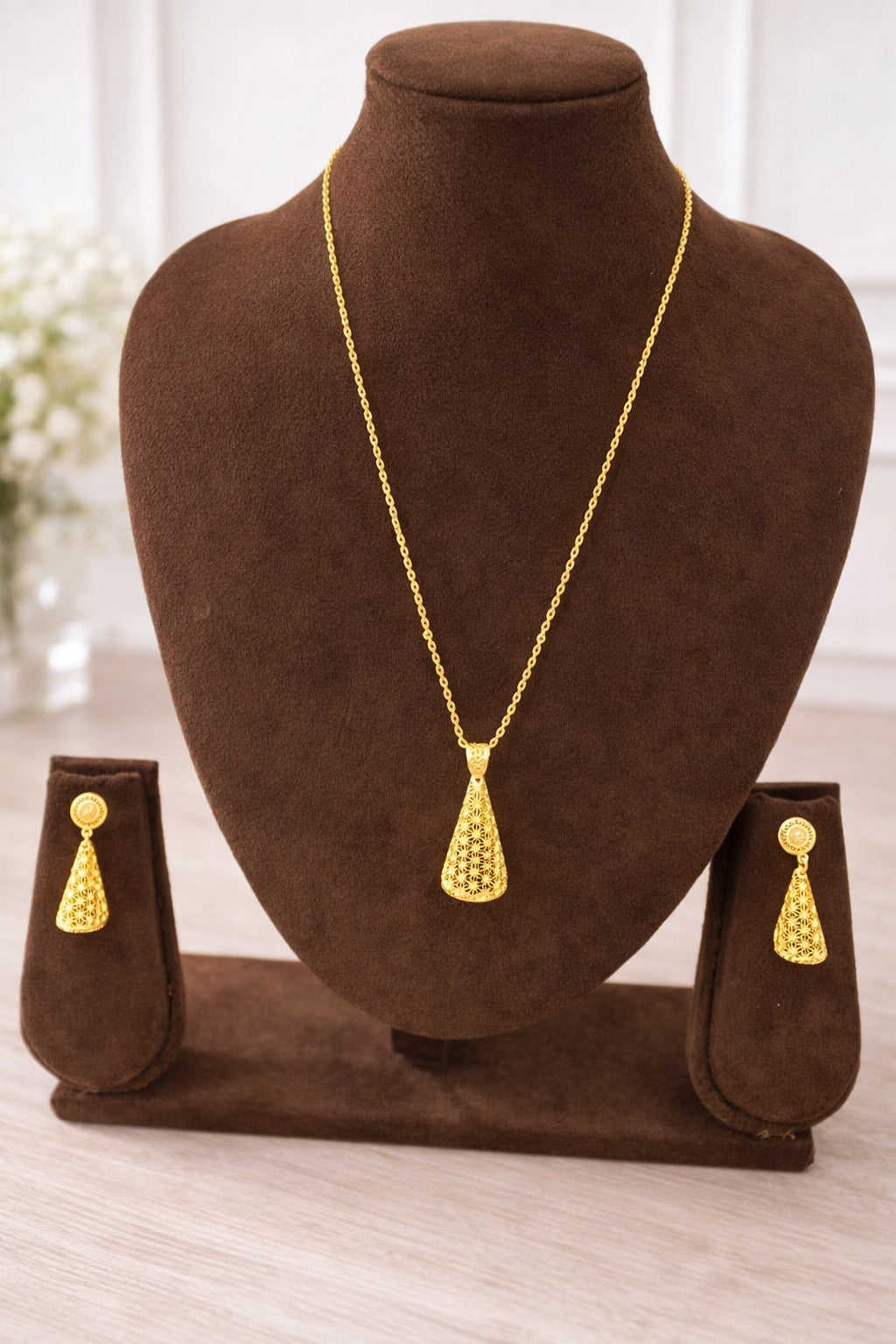 Royal Filigree Cone Drop Gold Necklace Set