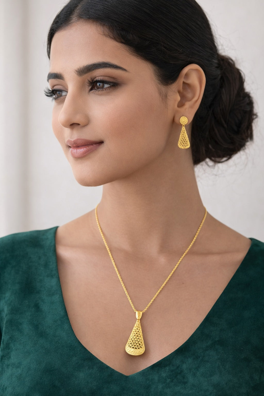 Royal Filigree Cone Drop Gold Necklace Set