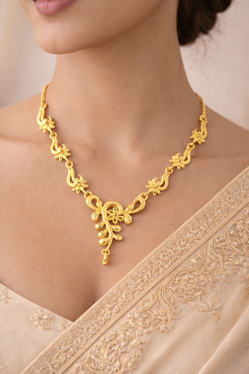 Elegant Floral Vine Gold Necklace Set