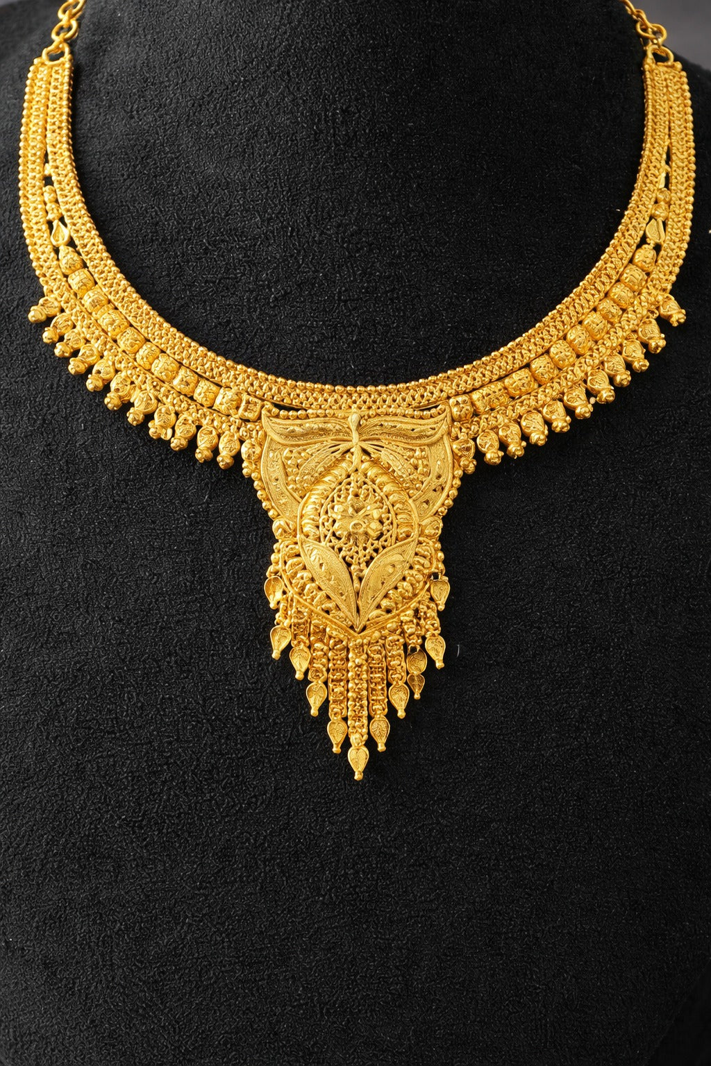 Royal Heirloom Filigree Gold Necklace Set