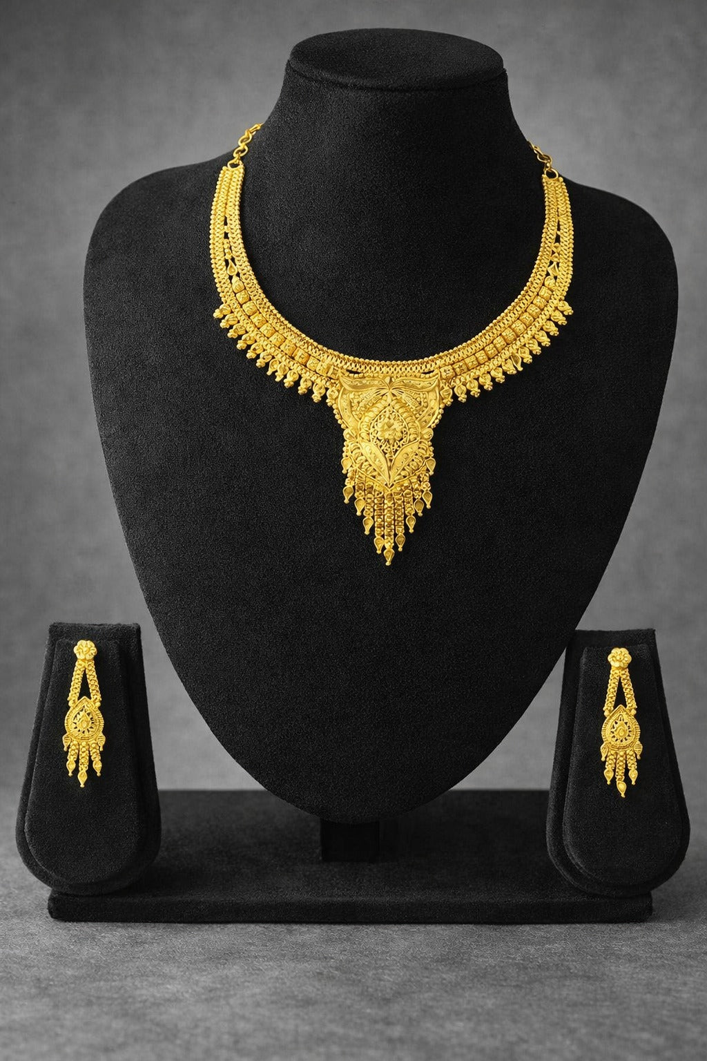 Royal Heirloom Filigree Gold Necklace Set