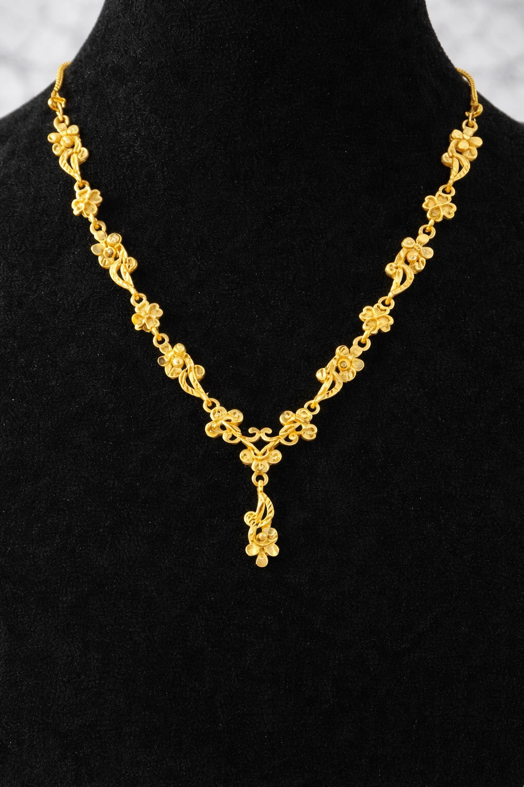 Delicate Floral Vine Gold Necklace Set