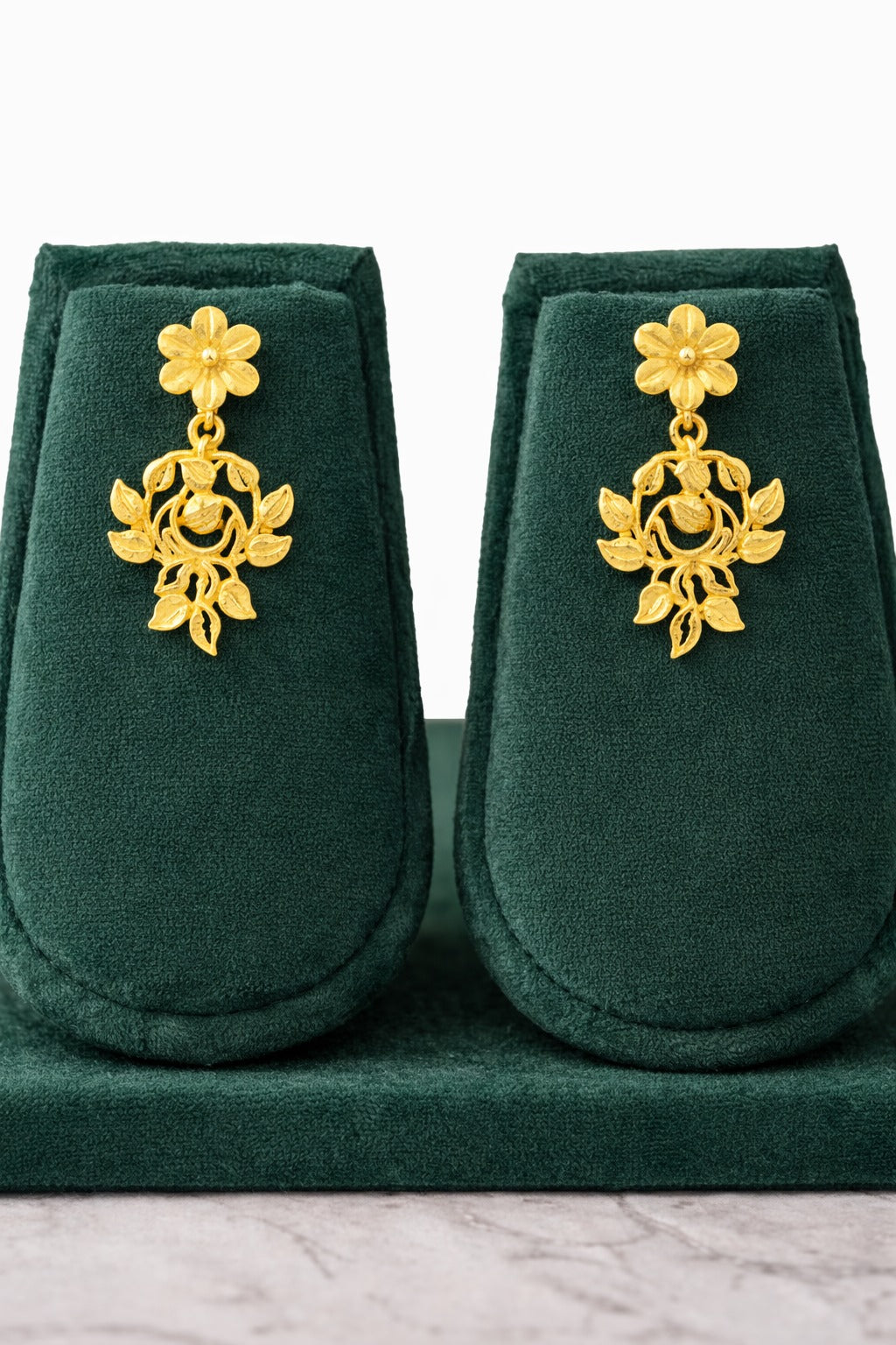 Elegant Floral Vine Gold Necklace – Classic Ethnic Statement Design