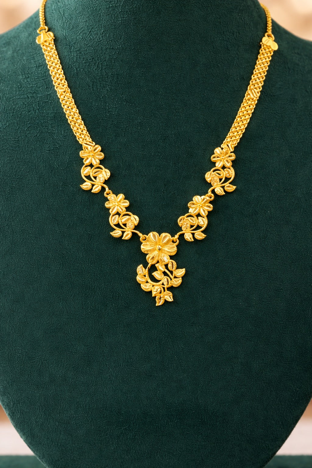 Elegant Floral Vine Gold Necklace – Classic Ethnic Statement Design