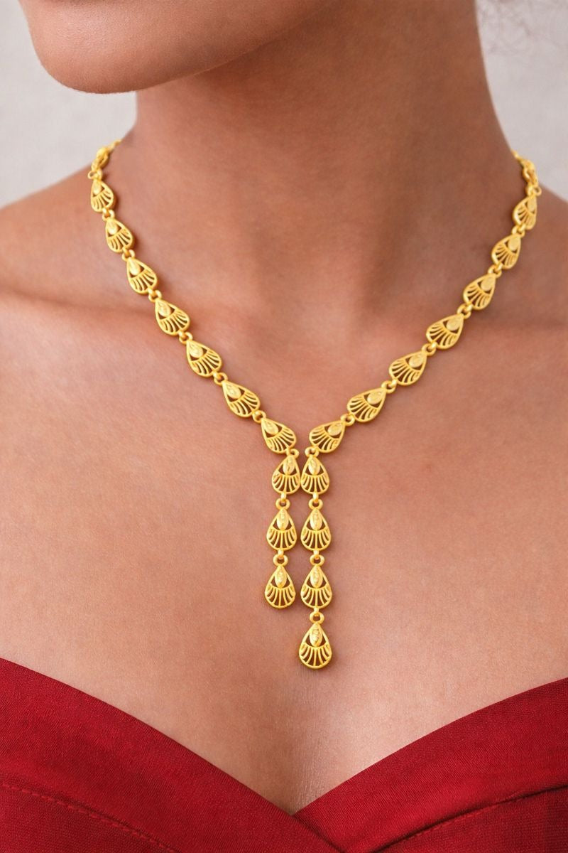 Graceful Leaf Pattern Gold Necklace Set with Drop Earrings