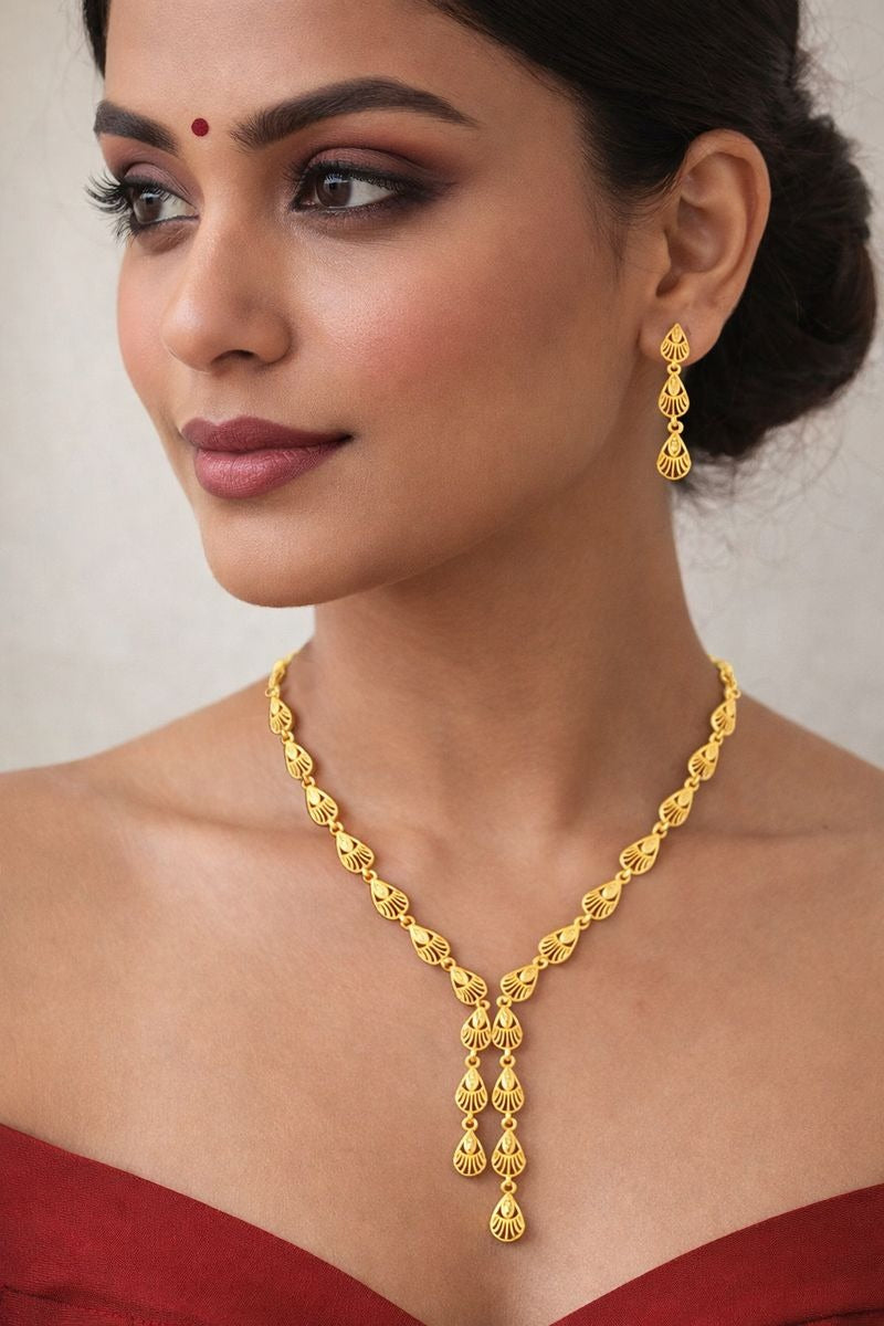 Graceful Leaf Pattern Gold Necklace Set with Drop Earrings