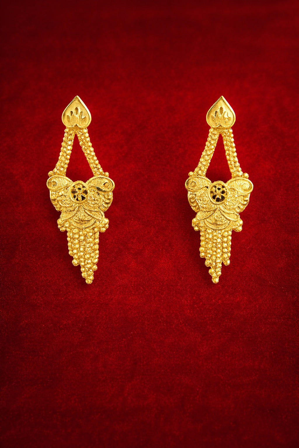 Royal Antique Gold Pendant Necklace Set with Traditional Drop Earrings