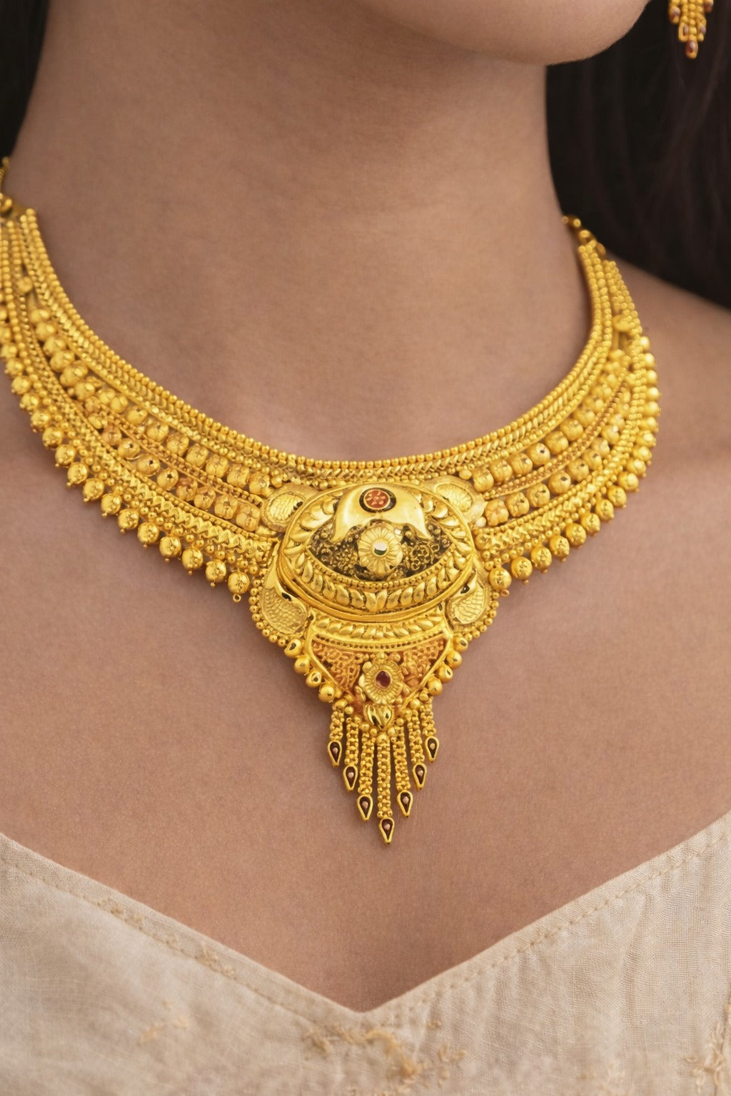 Royal Antique Temple Gold Necklace Set with Gemstone Accents