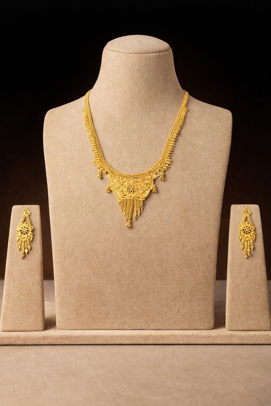 Divine Elegance Traditional Gold Necklace